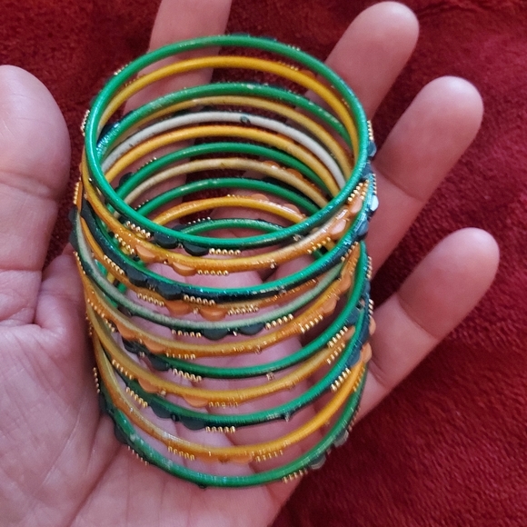 Bracelets - Picture 1 of 6
